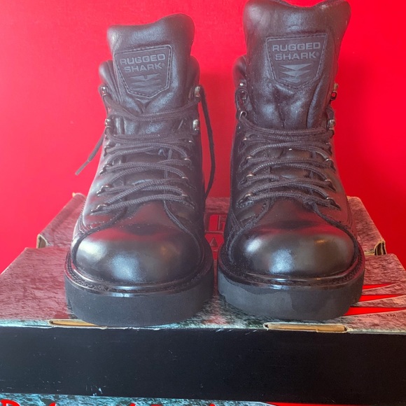 SHOE - Picture 1 of 4